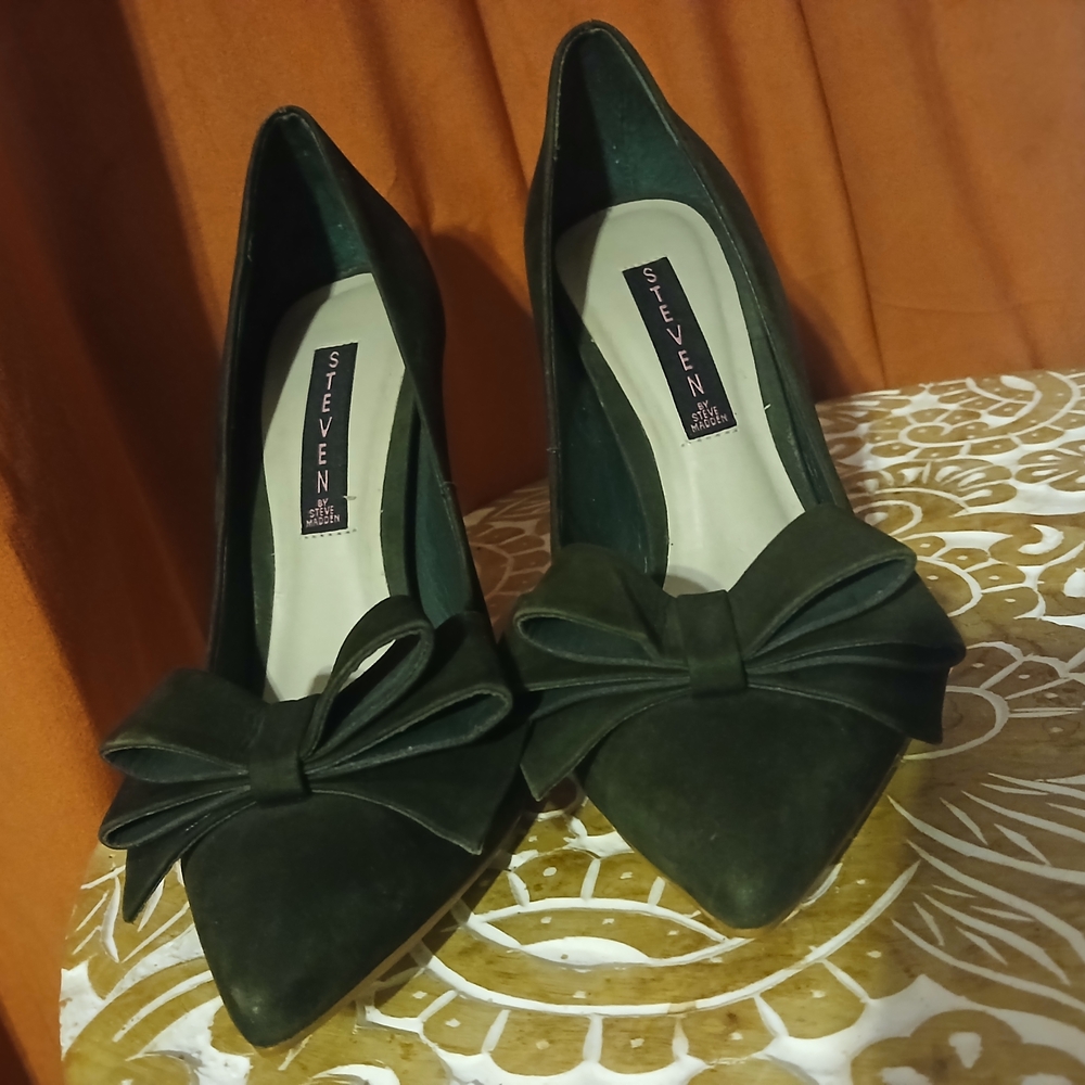 Seven7 Forest Green Suede Heels with Bow